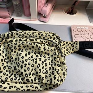honey leopard baggu bag